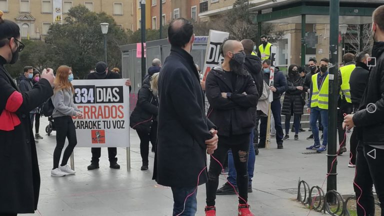 Las empresas de ocio nocturno se manifiestan en Zaragoza exigiendo reaperturas y ayudas