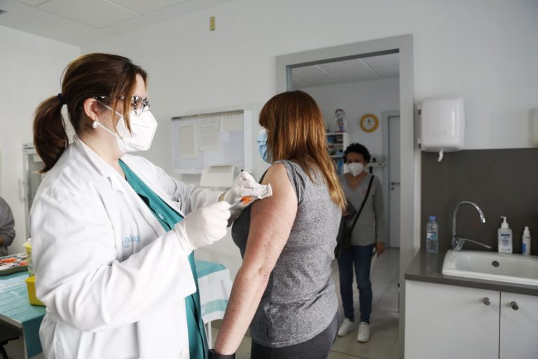 Abiertas las citas para la vacuna contra el COVID a los nacidos en el 80 y 81