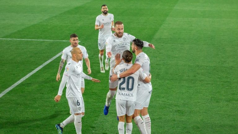 Doblete de Rafa Mir para derrotar al Levante y colocarse a un punto de salir del descenso (2-0)