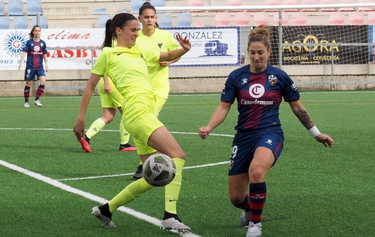 Daiana Domeniconi, jugadora de la SD Huesca, sufre una fractura del tabique nasal y una fisura en el pómulo izquierdo