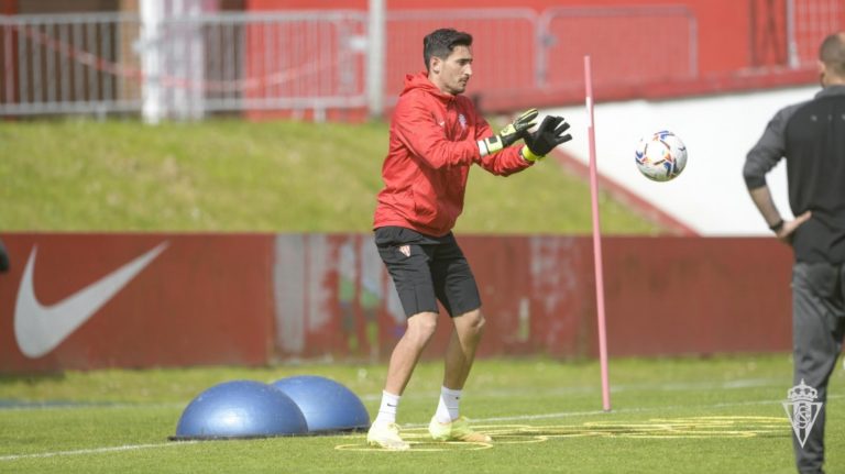 El Sporting de Gijón vuelve a los entrenamientos con las ausencias de Campuzano y Berto