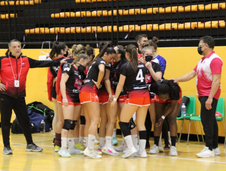 Derrota de Schär Colores Zaragoza en la última jornada de la temporada (29-23)