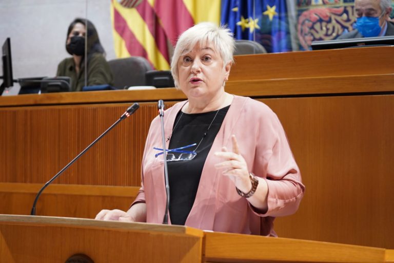 La portavoz popular de Ciencia y Universidad, Pilar Gayán, denuncia el escaso compromiso del Ejecutivo con la I+D