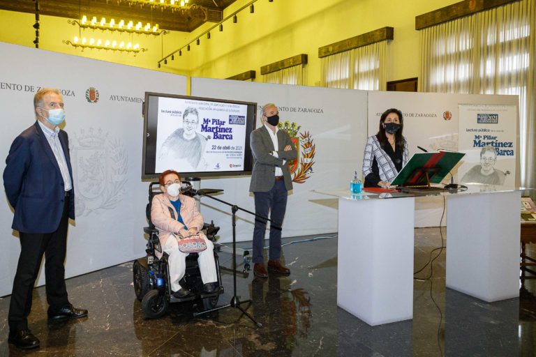 La obra de María Pilar Martínez Barca protagoniza la lectura pública del Día del Libro en el Ayuntamiento de Zaragoza