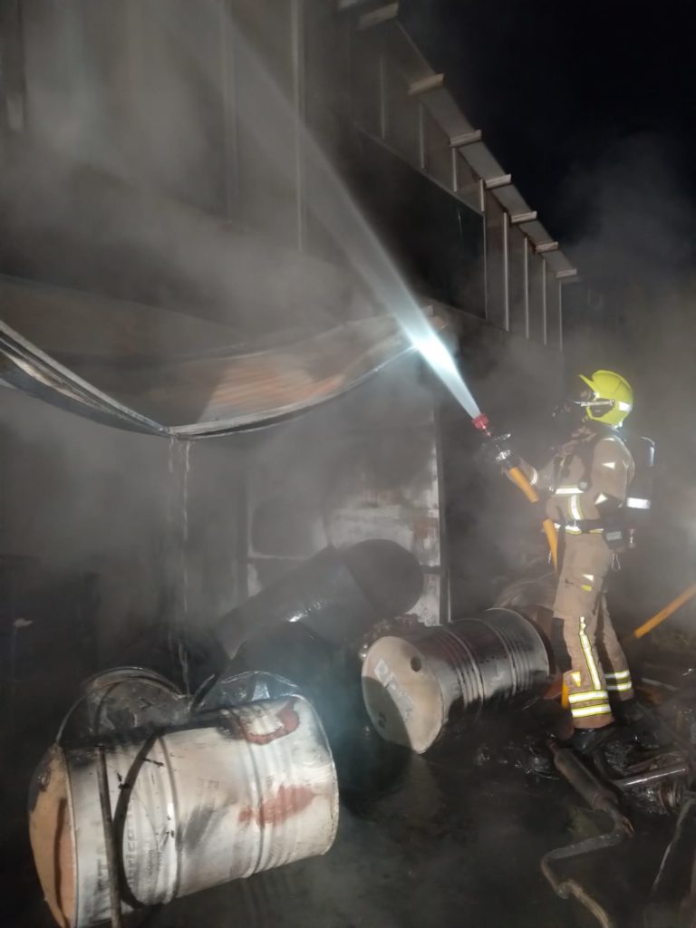 Incendio en un concesionario de coches de Zaragoza