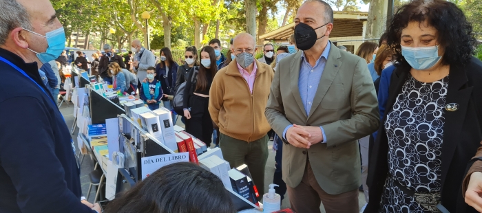 La Feria del Libro de Zaragoza vuelve a las calles desde este viernes con más de 40 expositores y un extenso programa de firmas