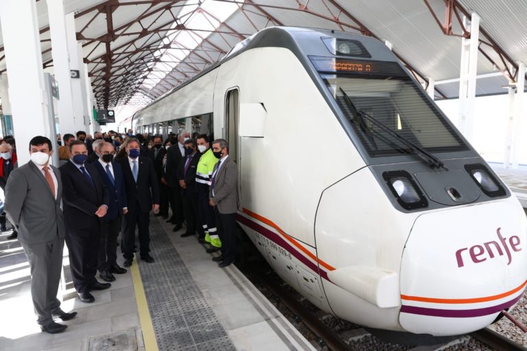 Ábalos anuncia el impulso a la reapertura de la línea ferroviaria internacional Zaragoza-Canfranc-Pau