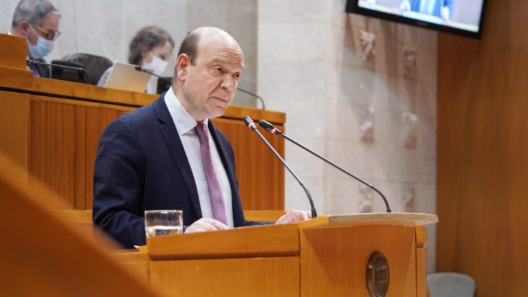 VOX propone una línea de ayudas destinadas al sector del taxi y a favorecer la movilidad de las personas mayores de 65 años