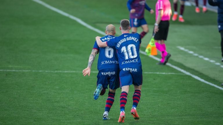 Un gol de Sandro mantiene con vida a la SD Huesca (1-0)