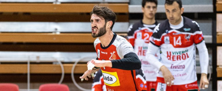 Gerard Carmona renueva con Bada Huesca hasta 2024
