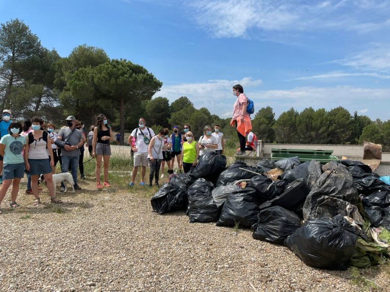 Más de 50 voluntarios se dieron cita en el entorno del embalse de San Bartolomé de las Cinco Villas