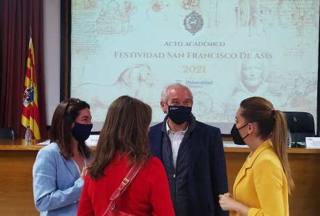 Díaz reivindica la investigación veterinaria como “primer frente” para anticiparse a futuras nuevas pandemias