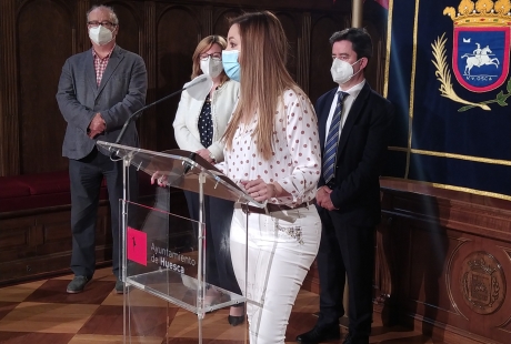 El Gobierno de Aragón y el Ayuntamiento de Huesca suman esfuerzos para hacer de la capital oscense un referente nacional en materia de montaña y nieve