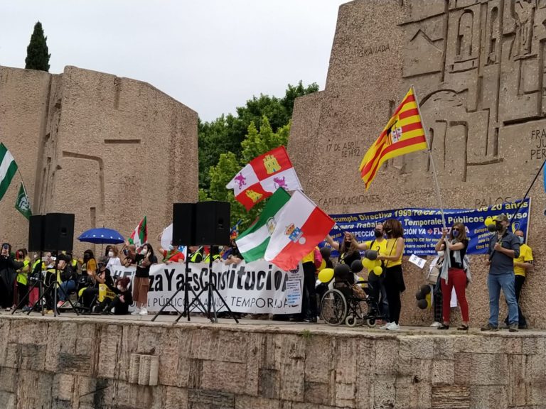 Los interinos se manifiestan en Madrid al grito de «Fijeza ya»