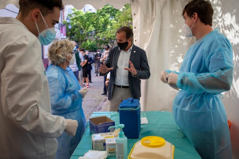 El Ayuntamiento propone a Sanidad un protocolo de colaboración para seguir vacunando a más personas sin hogar