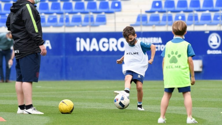 La cantera de la SD Huesca vive una experiencia única en El Alcoraz