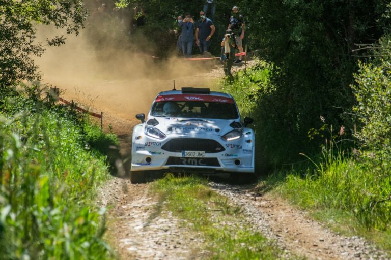 El piloto aragonés Cristian García consigue una contundente victoria en el Rallye da Auga – Camiño de Santiago