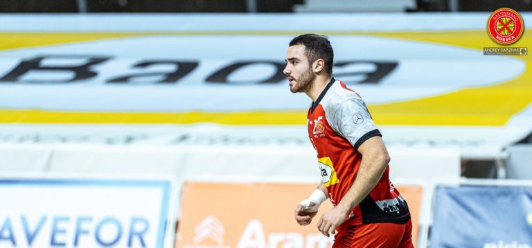 Asier Nieto amplia su contrato con el Bada Huesca por dos temporadas