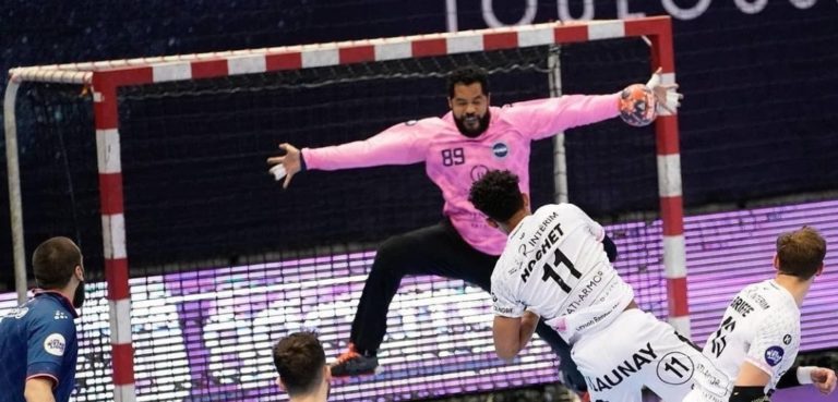 El guardameta César Almeida, primer fichaje de Bada Huesca para la próxima temporada