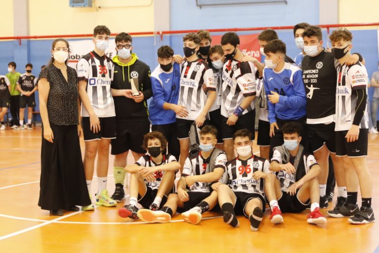 El equipo cadete de Balonmano Dominicos se queda sin final del Campeonato de España en su primera experiencia en la fase de zona B