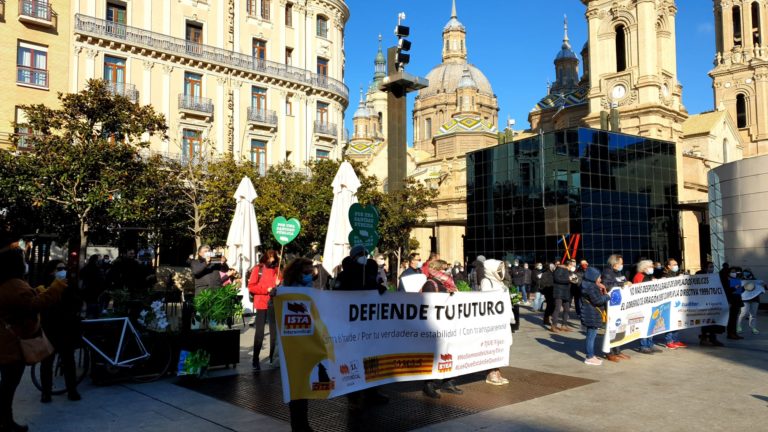 Los sindicatos de personal interino sanitario se concentran contra el «Icetazo» y valoran una posible huelga