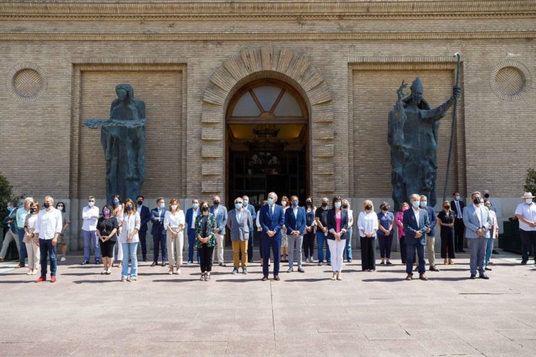 Zaragoza se suma al minuto de silencio por Anna y Olivia