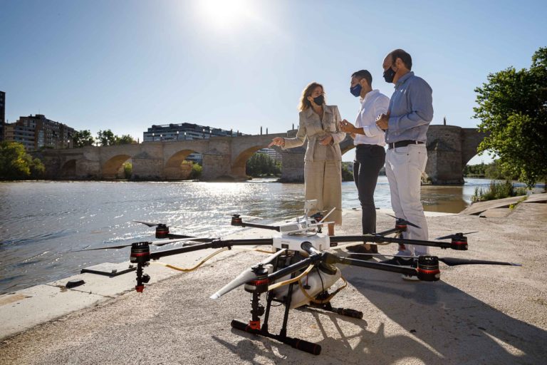 El Ayuntamiento refuerza los tratamientos contra la mosca negra con la utilización de drones