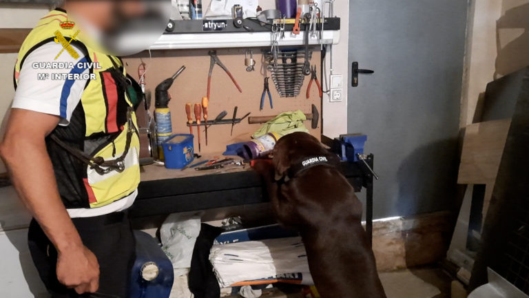 La Guardia Civil de Teruel interviene un depósito de armas y municiones en la ciudad y detiene a una persona