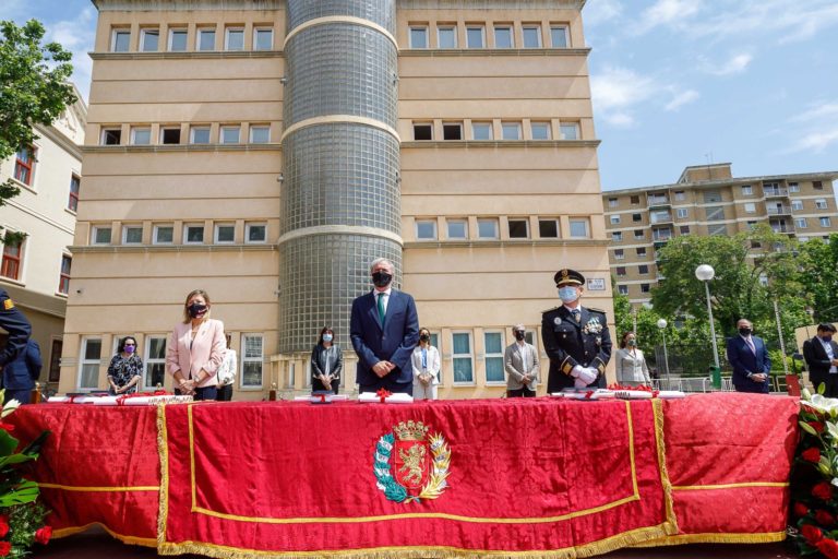 El Ayuntamiento de Zaragoza concede la Medalla de Oro al Mérito Profesional al Intendente Principal Juan Manuel Maroto
