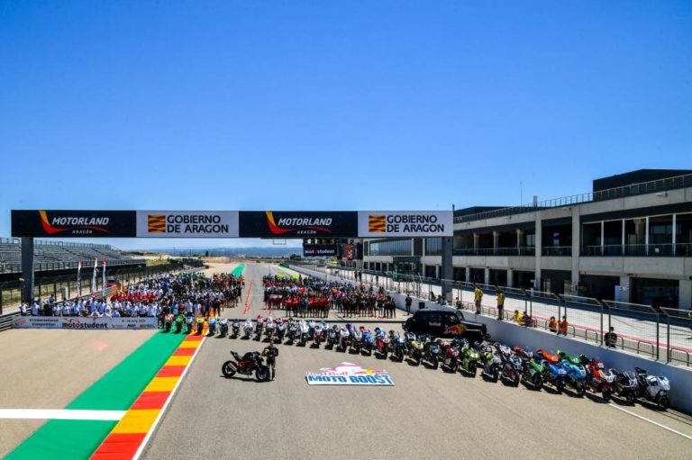 Dani Pedrosa rueda en MotoStudent con los ingenieros del futuro
