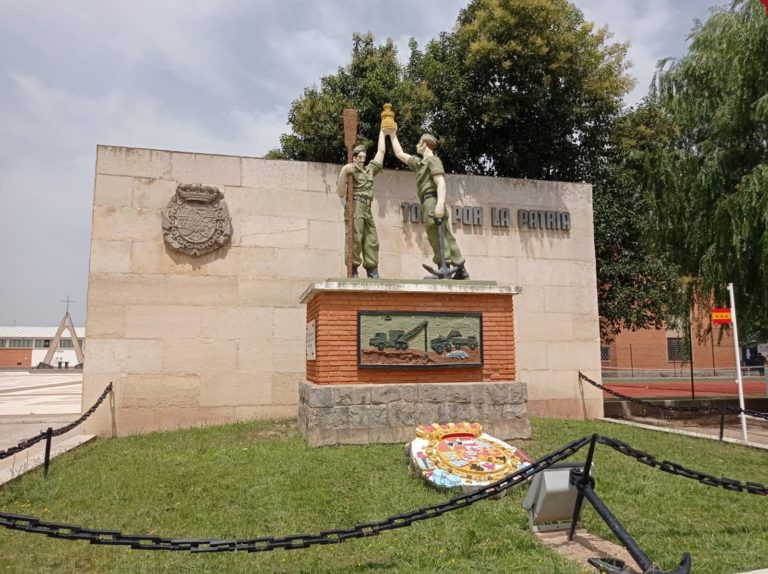 VOX Zaragoza propone colocar una réplica del escudo del antiguo Cuartel de Caballería en las antiguas instalaciones militares de la Batalla de las Eras