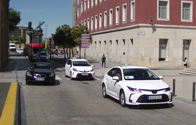 El Ayuntamiento apoya con hasta 150.000 euros la renovación de la flota del taxi para favorecer la incorporación de vehículos sin emisiones