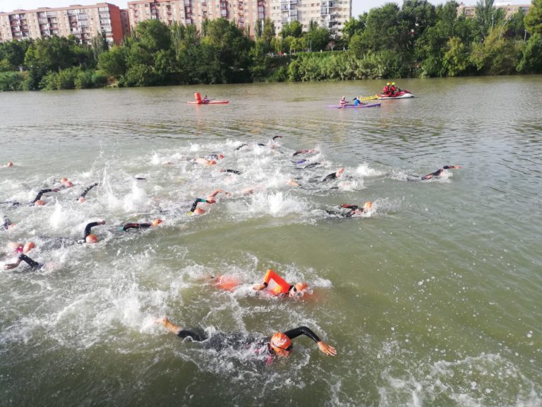 Daniel Tolosa y Claudia Esteban se adjudican el Triatlón de Zaragoza