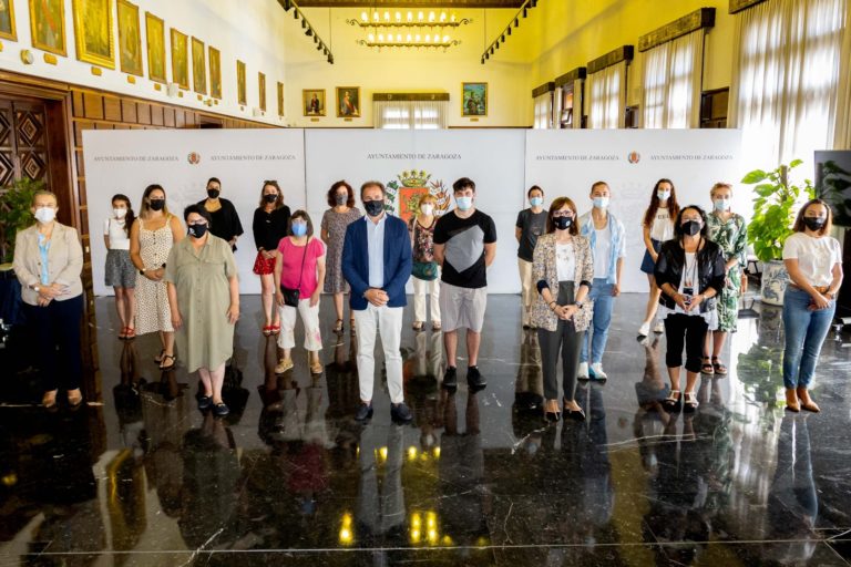 El Ayuntamiento recibe a la delegación de ASAPME que está formando voluntariado en salud mental