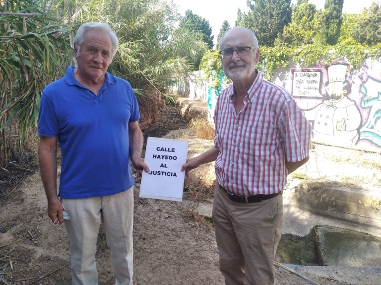 El lugarteniente del Justicia de Aragón visita a los vecinos de la Calle Hayedo
