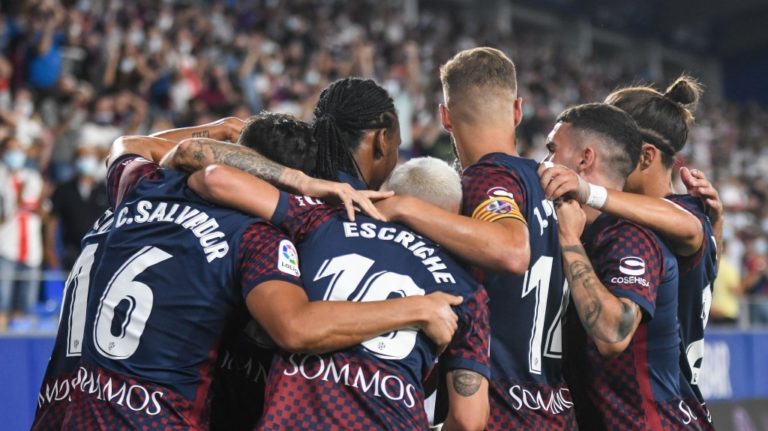 La SD Huesca consigue su segunda victoria consecutiva en El Alcoraz (2-0)