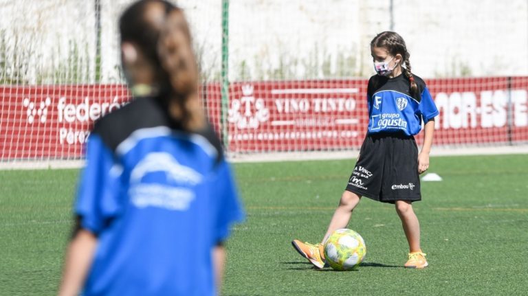 La SD Huesca lanza su escuela de iniciación de fútbol femenino