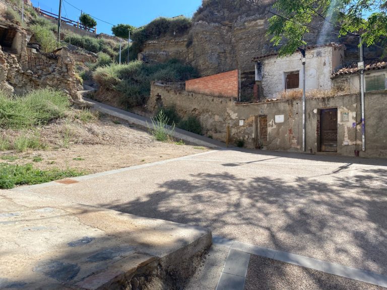 Termina una nueva intervención en el casco antiguo de Calatayud: la calle Morería Espinos facilita el acceso al Castillo Mayor