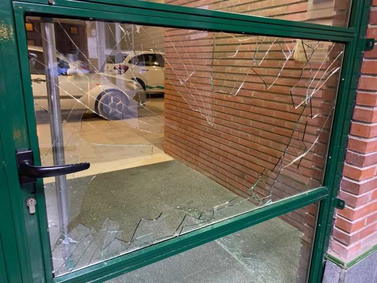 Los sindicatos médicos y de enfermería reclaman el cese inmediato del gerente de sector III por no proteger la integridad del personal y sus centros