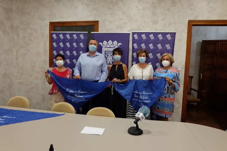 El Ayuntamiento colabora de nuevo con la Asociación Española contra el Cáncer con la venta de pañoletas