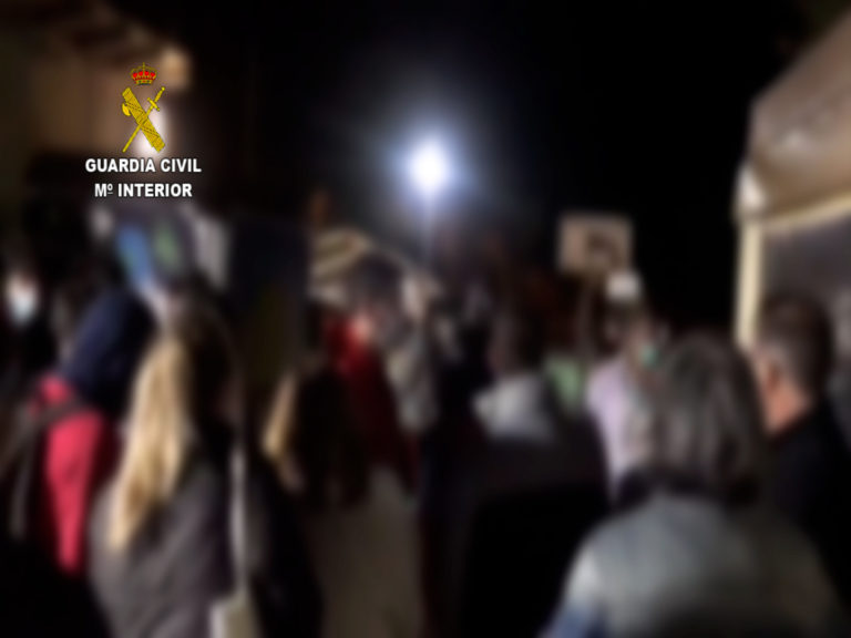 La Guardia Civil disuelve una fiesta no autoriza en La Muela a la que asistieron más de 100 personas