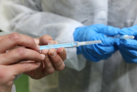 Economía convoca 14 millones de euros en ayudas para proyectos de I+D empresarial en movilidad sostenible y sector farmacéutico