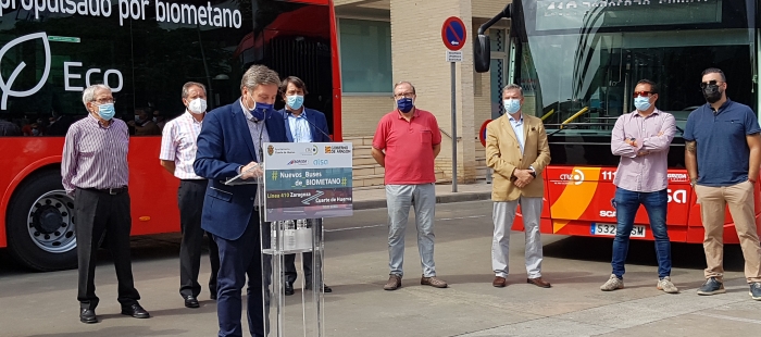 Soro presenta los nuevos autobuses de biometano que prestarán el servicio de transporte entre Zaragoza y Cuarte de Huerva