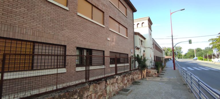 El paseo Ramón y Cajal tendrá una acera más amplia y accesible desde el puente Alcántara a la avenida Diputación