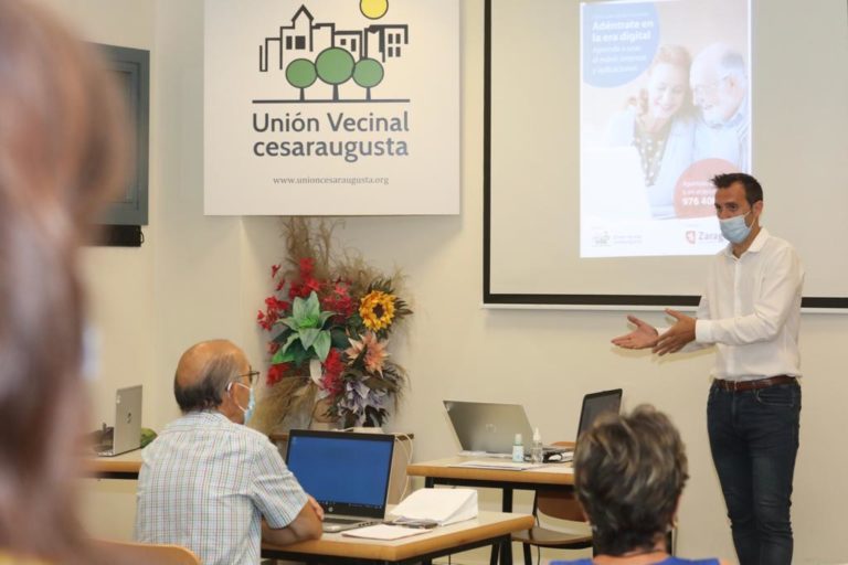 Más de 370 personas se inscriben en los cursos del Ayuntamiento para combatir la brecha digital