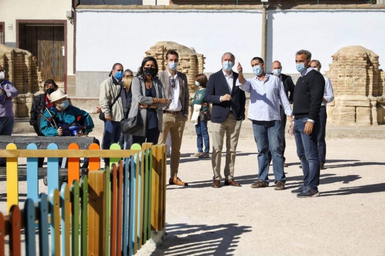 Finalizados los trabajos de renovación del parque Huerto Frisón y la peatonalización de las calles Claustro y Mosén Labordeta en La Cartuja