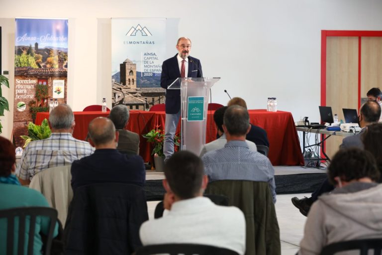 Lambán clausura en Ainsa el V Congreso Esmontañas