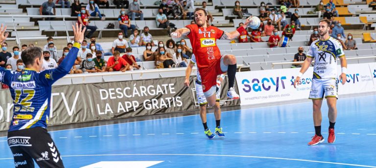 Bada Huesca rescata un empate en los últimos instantes de partido ante el Ángel Ximénez Puente Genil (31-31)