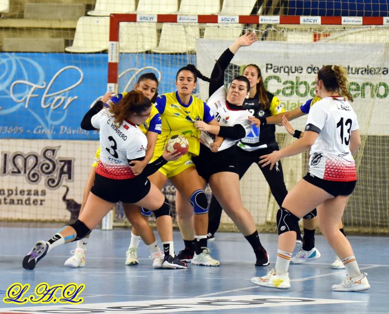 Schär Colores Zaragoza arranca un punto en La Albericia ante Uneatlántico Unicaja Banco Pereda (30-30)