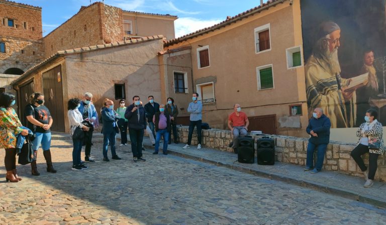 «Lienzos de Historia» en las calles de Daroca trasladan a los vecinos a la Edad Media